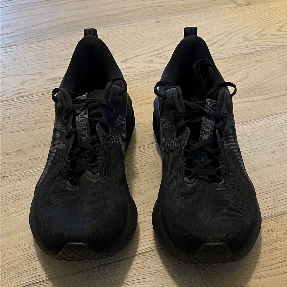 Asic's NovaBlast 5 Men's 8.5 D